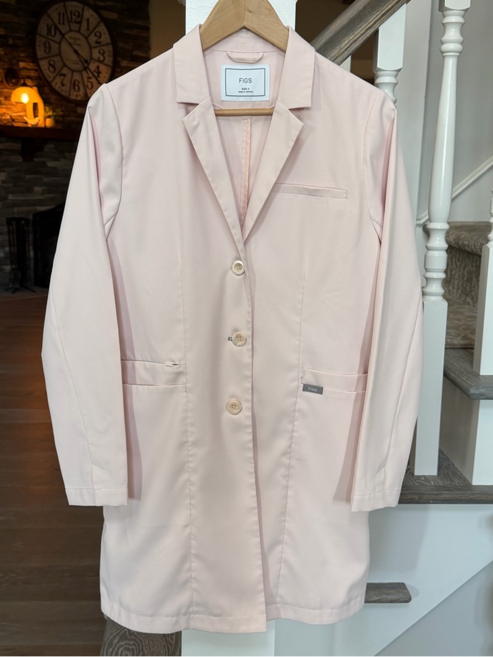 FIGS Women’s Bellevue Pink Powder Lab Coat: Limited Edition S - Picture 7 of 16